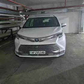 Toyota Sienna 2022