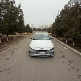 Hyundai Elantra 2022