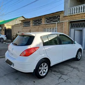 Nissan Versa 2012