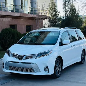Toyota Sienna 2019