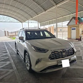 Toyota Highlander 2021