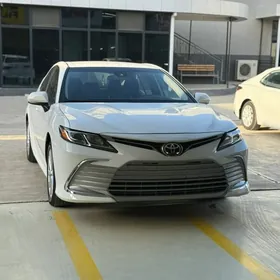 Toyota Camry 2021