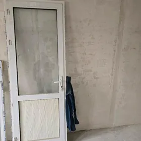 Алюминевая  дверь