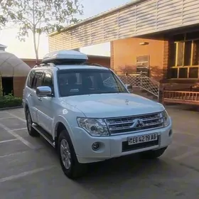 Mitsubishi Pajero 2009