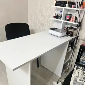 маникюрный стол