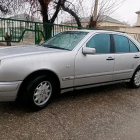 Mercedes-Benz E320 2000