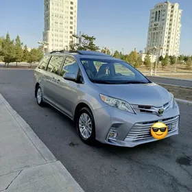 Toyota Sienna 2015