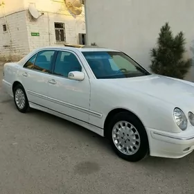 Mercedes-Benz E320 2001