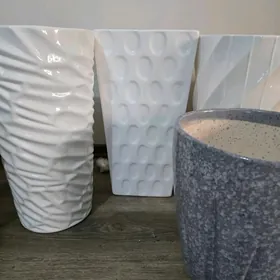 Белые фарфоглянцевые горшки