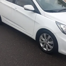 Hyundai Accent 2011