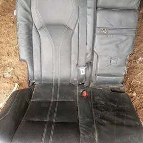 Lexus arka sidenýasy