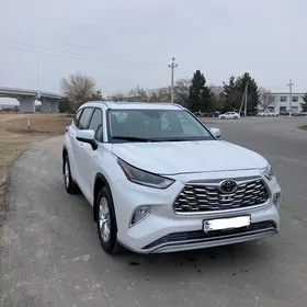 Toyota Highlander 2021