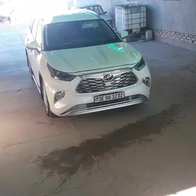 Toyota Highlander 2021