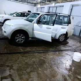 Mitsubishi Pajero 2014