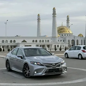 Toyota Camry 2021