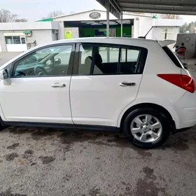 Nissan Versa 2012