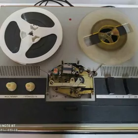 Магнитофон катушечный 1976 г.