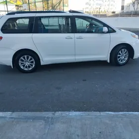 Toyota Sienna 2010