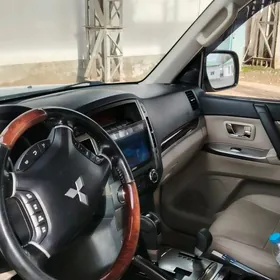 Mitsubishi Pajero 2015