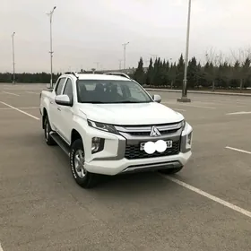 Mitsubishi L200 2020