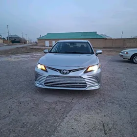 Toyota Camry 2021