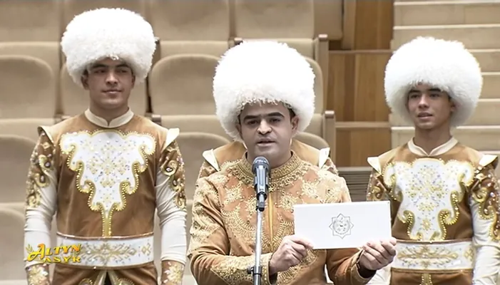 Группа «Галкыныш» получила 3 млн манатов и конные седла в подарок от президента