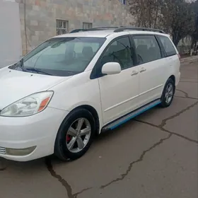 Toyota Sienna 2004