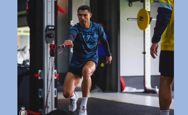 Ronaldu Aşgabada gelmezden öň ýene-de «Al-Nasrda» türgenleşiklerine başlady