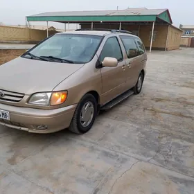 Toyota Sienna 2002