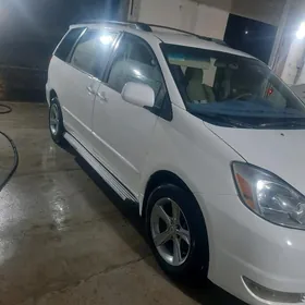 Toyota Sienna 2004