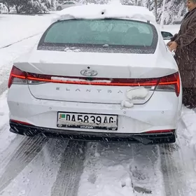 Hyundai Elantra 2022