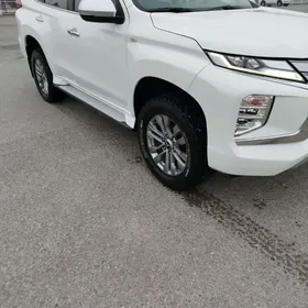 Mitsubishi Montero Sport 2022