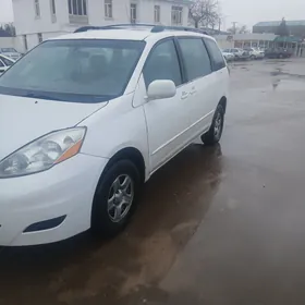 Toyota Sienna 2004