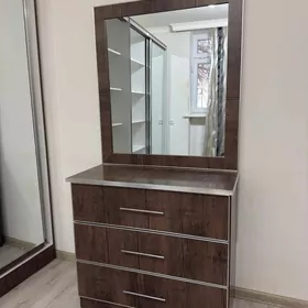 Комод с зеркалом