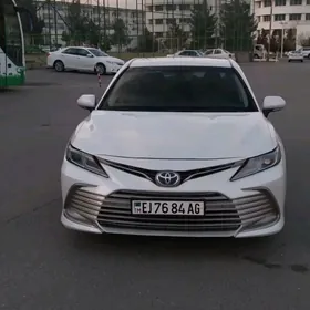 Toyota Camry 2021