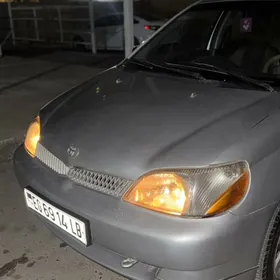 Toyota Echo 2000
