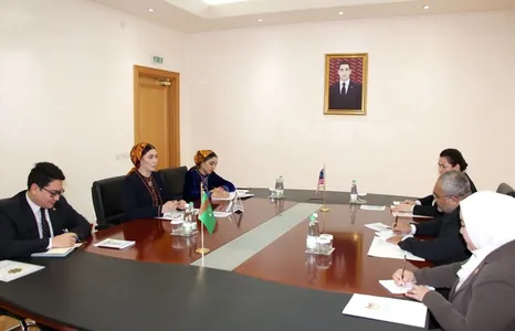 В МИД Туркменистана прошла встреча с послом Малайзии