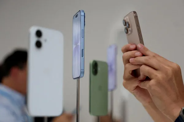 Apple ABŞ-nyň smartfon bazarynyň 69%-ini eýeledi, Samsung-yň paýy 13%-e çenli azaldy