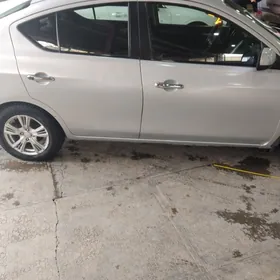 Nissan Versa 2011
