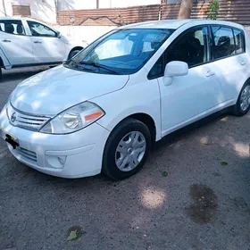 Nissan Versa 2011