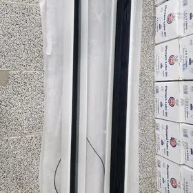 Podnojko porog Prado 2005