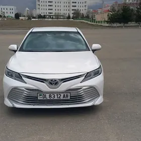 Toyota Camry 2019