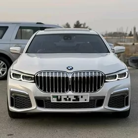 BMW 750 2022
