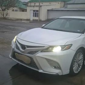 Toyota Camry 2018