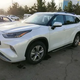 Toyota Highlander 2021