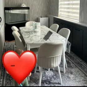 Обеденный стол