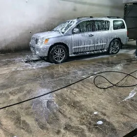 Nissan Pathfinder Armada 2005