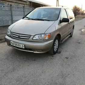 Toyota Sienna 2002
