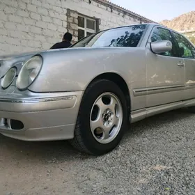 Mercedes-Benz E320 2000