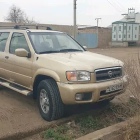 Nissan Pathfinder 2000